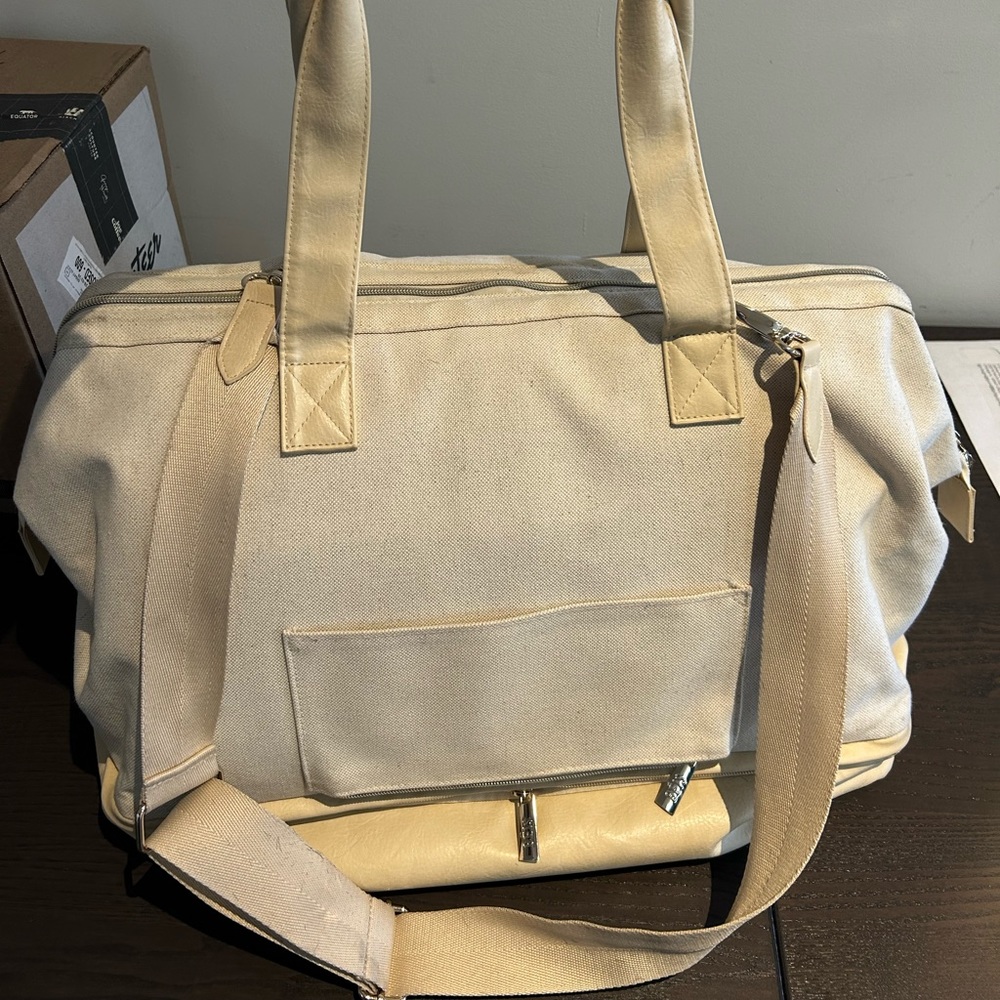 Beis weekender bag in beige!